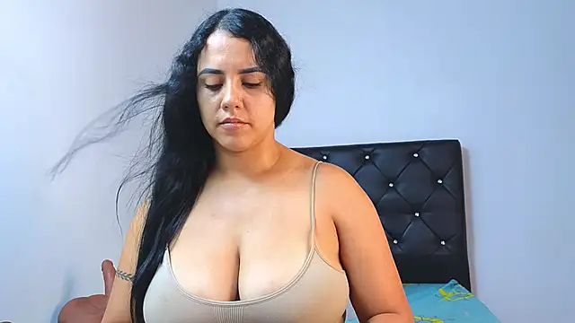 Snapshot of tatiana_big_ass_boobs chatting on 11/27/25, 06:43 tatiana big ass boobs online show from 11/27/25, 06:43