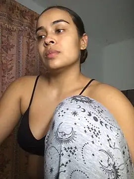 Snapshot of JuanaSimons chatting on 05/19/26, 01:56 JuanaSimons online show from 05/19/26, 01:56
