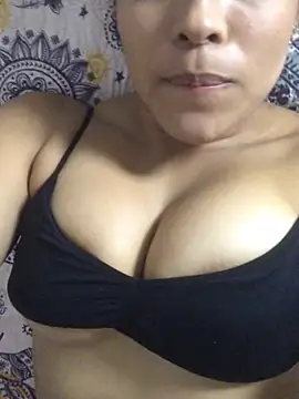 Snapshot of JuanaSimons chatting on 07/22/26, 12:24 JuanaSimons online show from 07/22/26, 12:24