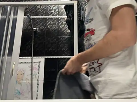 Snapshot of Drogon1000 chatting on 12/13/25, 08:58 Drogon1000 online show from 12/13/25, 08:58