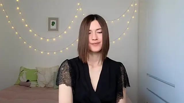 Snapshot of AliciaNewell chatting on 07/18/26, 04:27 AliciaNewell online show from 07/18/26, 04:27