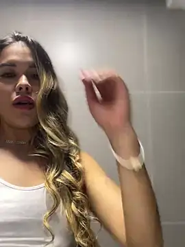 Snapshot of Emilia_Bakerr chatting on 01/08/25, 09:34 Emilia Bakerr online show from 01/08/25, 09:34