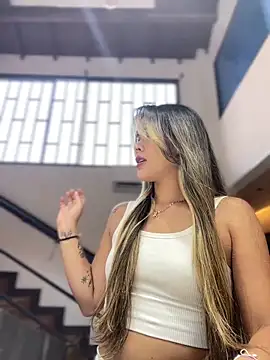 Snapshot of Emilia_Bakerr chatting on 01/13/25, 09:31 Emilia Bakerr online show from 01/13/25, 09:31