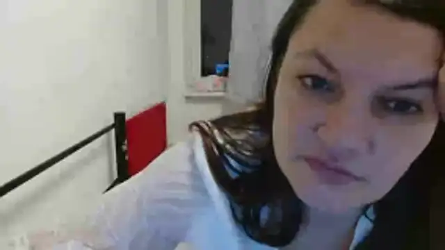 Snapshot of Lucinka1 chatting on 01/19/26, 04:00 Lucinka1 online show from 01/19/26, 04:00