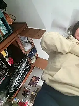 sweetkitty111 online show from 02/13/25, 09:27