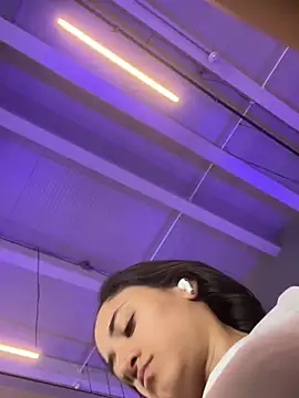 Snapshot of _Caroliinee_ chatting on 02/04/25, 03:57 Caroliinee online show from 02/04/25, 03:57