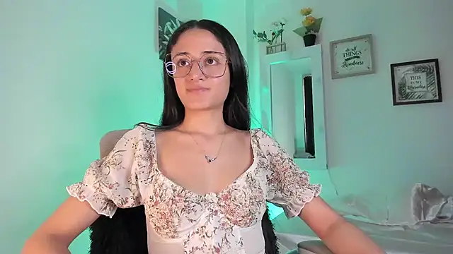 Snapshot of _Caroliinee_ chatting on 02/12/25, 09:33 Caroliinee online show from 02/12/25, 09:33