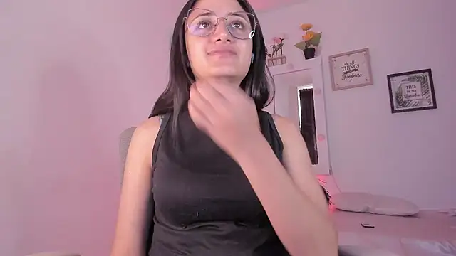 Snapshot of _Caroliinee_ chatting on 09/09/25, 04:50 Caroliinee online show from 09/09/25, 04:50