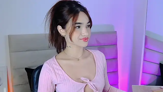 Snapshot of AllieEvans chatting on 01/28/25, 10:56 AllieEvans online show from 01/28/25, 10:56