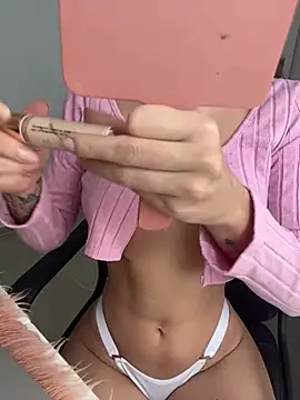 Snapshot of AllieEvans chatting on 02/15/25, 04:12 AllieEvans online show from 02/15/25, 04:12