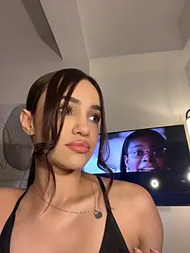 Snapshot of AllieEvans chatting on 05/19/26, 11:44 AllieEvans online show from 05/19/26, 11:44