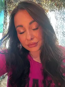 Snapshot of DaisyStreet chatting on 06/05/26, 03:29 DaisyStreet online show from 06/05/26, 03:29