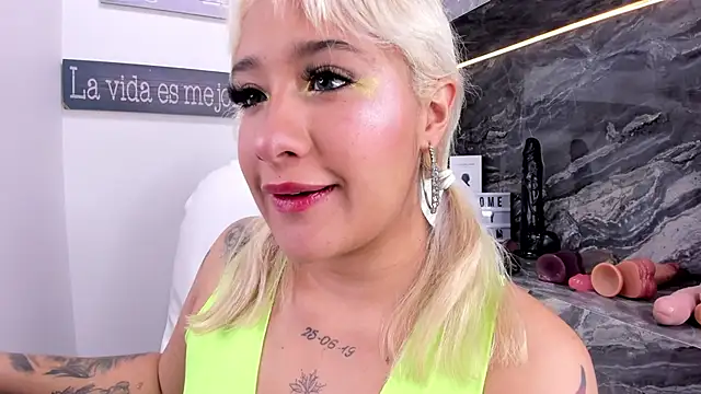 miss danika online show from 01/27/25, 11:11