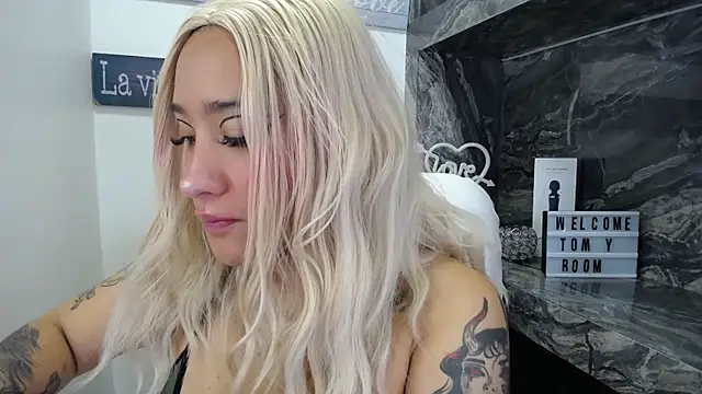 miss danika online show from 10/06/25, 11:07