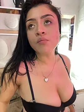 lucianaroy online show from 02/12/25, 03:07