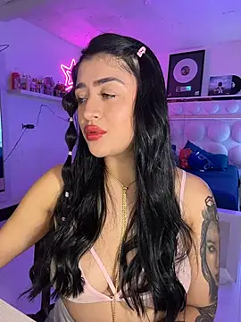 lucianaroy online show from 04/11/26, 03:33