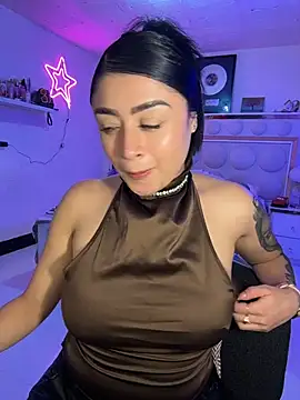 lucianaroy online show from 04/18/26, 02:37