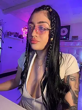 lucianaroy online show from 04/19/26, 08:22