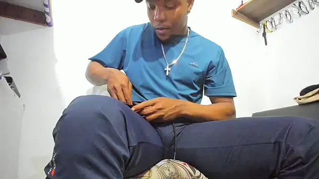 hugo3918  online show from 09/28/25, 02:06