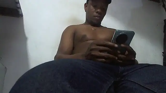 hugo3918  online show from 10/14/25, 03:46