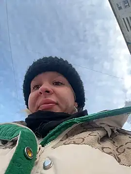 Snapshot of LikaCat chatting on 12/25/24, 04:12 LikaCat online show from 12/25/24, 04:12