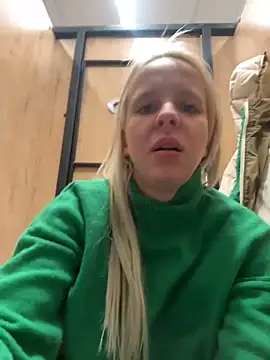 Snapshot of LikaCat chatting on 12/25/24, 07:14 LikaCat online show from 12/25/24, 07:14