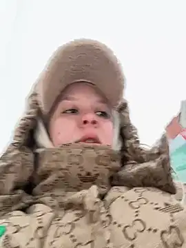 Snapshot of LikaCat chatting on 01/04/25, 03:29 LikaCat online show from 01/04/25, 03:29