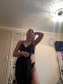 Snapshot of LikaCat chatting on 01/05/25, 04:04 LikaCat online show from 01/05/25, 04:04