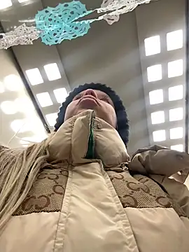 Snapshot of LikaCat chatting on 01/07/25, 04:08 LikaCat online show from 01/07/25, 04:08