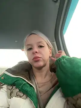 Snapshot of LikaCat chatting on 01/12/25, 04:00 LikaCat online show from 01/12/25, 04:00