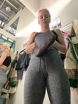 Snapshot of LikaCat chatting on 01/21/25, 07:15 LikaCat online show from 01/21/25, 07:15