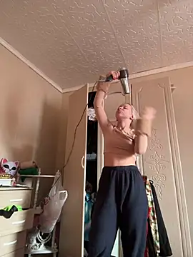 Snapshot of LikaCat chatting on 02/08/25, 04:14 LikaCat online show from 02/08/25, 04:14