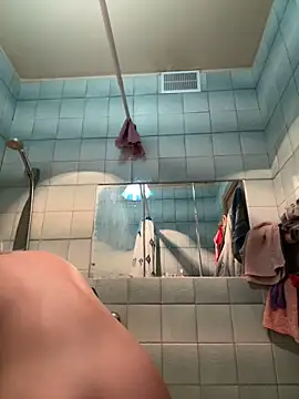 Snapshot of LikaCat chatting on 02/18/25, 01:10 LikaCat online show from 02/18/25, 01:10