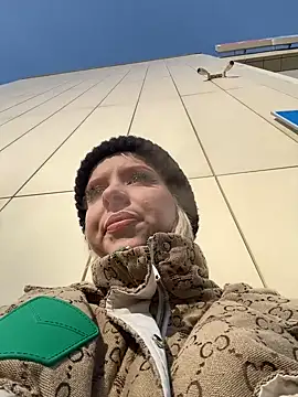 Snapshot of LikaCat chatting on 02/19/25, 06:33 LikaCat online show from 02/19/25, 06:33