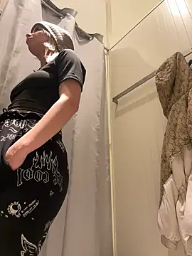 Snapshot of LikaCat chatting on 02/21/25, 06:07 LikaCat online show from 02/21/25, 06:07