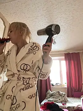 Snapshot of LikaCat chatting on 02/28/25, 02:20 LikaCat online show from 02/28/25, 02:20