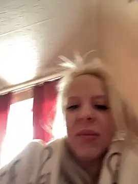 Snapshot of LikaCat chatting on 03/08/25, 04:12 LikaCat online show from 03/08/25, 04:12