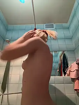 Snapshot of LikaCat chatting on 03/09/25, 03:54 LikaCat online show from 03/09/25, 03:54