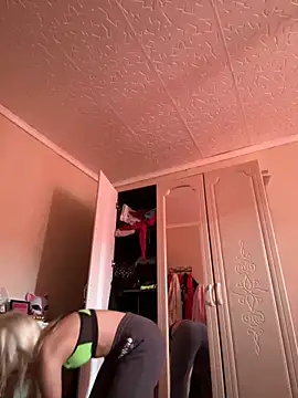 Snapshot of LikaCat chatting on 03/19/25, 04:14 LikaCat online show from 03/19/25, 04:14