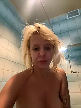 Snapshot of LikaCat chatting on 09/10/25, 03:06 LikaCat online show from 09/10/25, 03:06