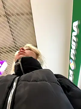 Snapshot of LikaCat chatting on 09/28/25, 04:07 LikaCat online show from 09/28/25, 04:07