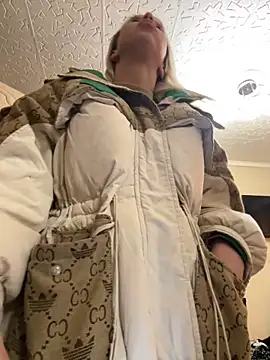 Snapshot of LikaCat chatting on 10/02/25, 04:19 LikaCat online show from 10/02/25, 04:19