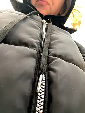 Snapshot of LikaCat chatting on 10/06/25, 03:59 LikaCat online show from 10/06/25, 03:59