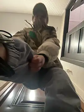 Snapshot of LikaCat chatting on 10/13/25, 04:01 LikaCat online show from 10/13/25, 04:01