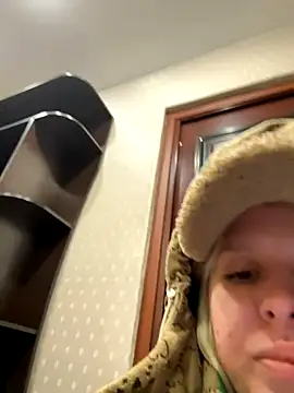 Snapshot of LikaCat chatting on 10/15/25, 03:06 LikaCat online show from 10/15/25, 03:06