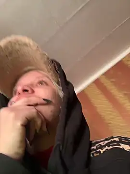 Snapshot of LikaCat chatting on 10/16/25, 03:18 LikaCat online show from 10/16/25, 03:18