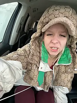 Snapshot of LikaCat chatting on 10/25/25, 01:24 LikaCat online show from 10/25/25, 01:24