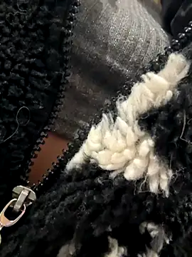 Snapshot of LikaCat chatting on 10/26/25, 03:45 LikaCat online show from 10/26/25, 03:45