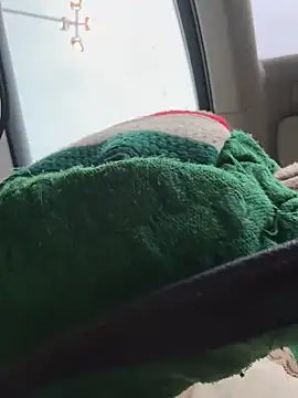 Snapshot of LikaCat chatting on 10/27/25, 01:53 LikaCat online show from 10/27/25, 01:53