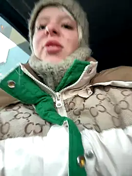 Snapshot of LikaCat chatting on 10/31/25, 01:39 LikaCat online show from 10/31/25, 01:39